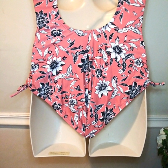 Kona Sol Black & White Floral Print Mauve Medium Coverage One-Piece Swimsuit - Picture 10 of 15